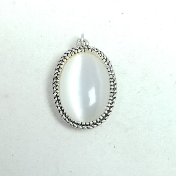 Vintage Oval Gray Cabochon Pendant in Silver Tone Setting, Minimal Charm Estate - Picture 2 of 5